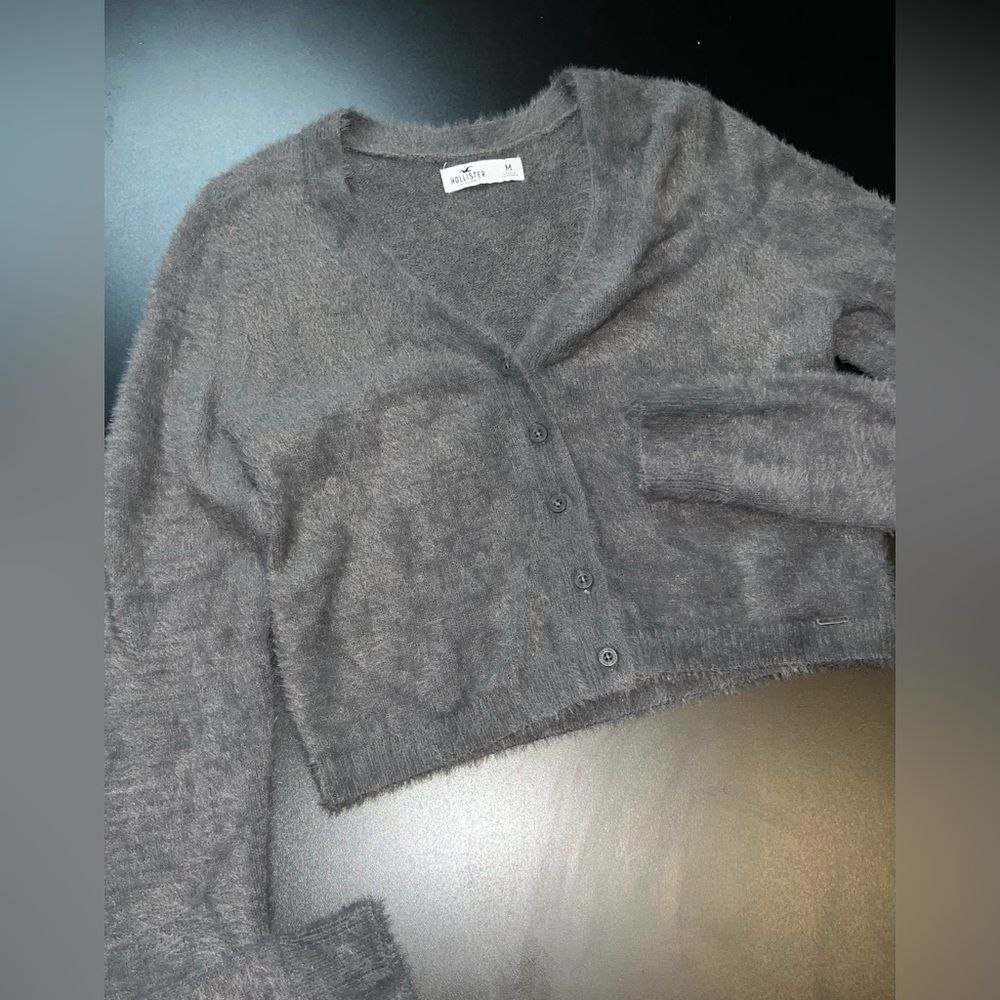 Hollister Gray Fuzzy Eyelash cropped Cardigan Sweater Size Medium EUC